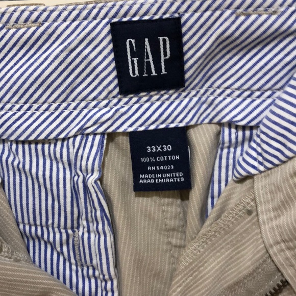 NWT GAP PANTS KHAKI SIZE 33W x 30L. - Picture 3 of 4